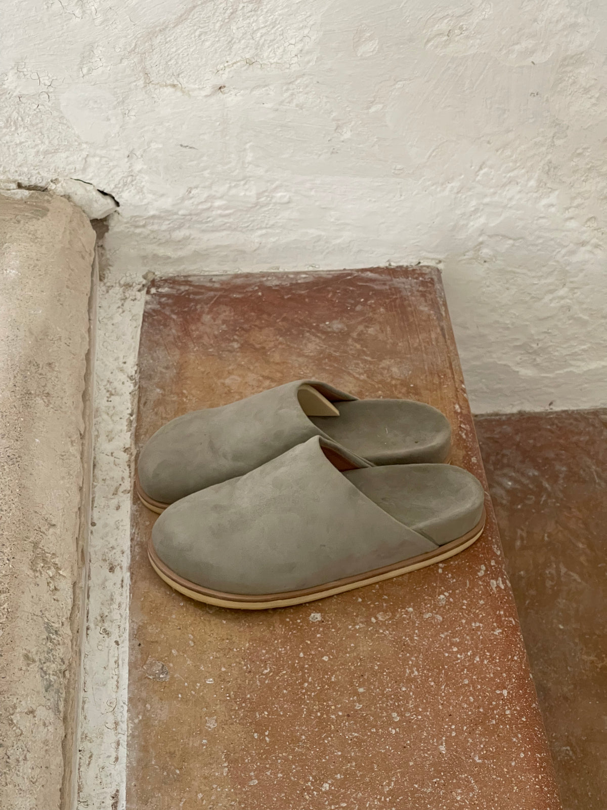 Dunyā Mules — Lunar Grey