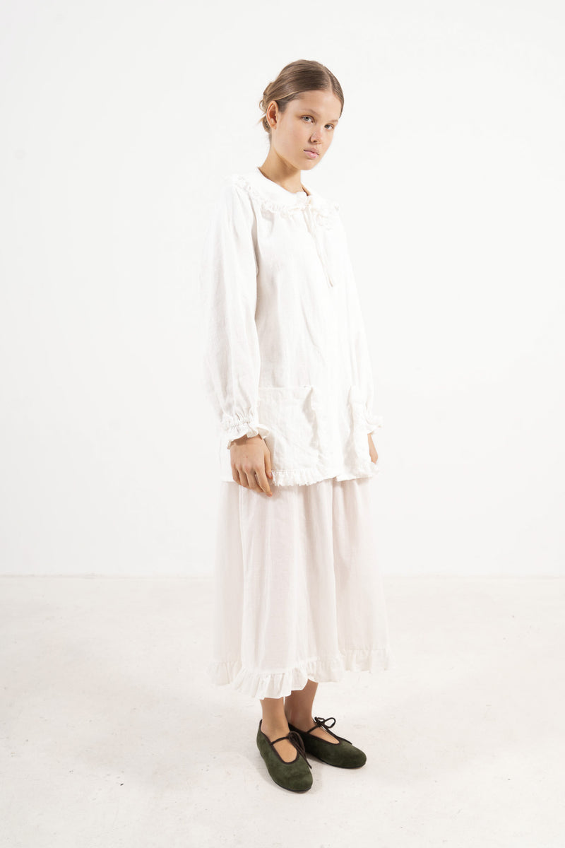 MOCHA Le Souffle jacket made of 100% cotton, still side profile view demonstrating the loose drape and responsible production of natural fibers.