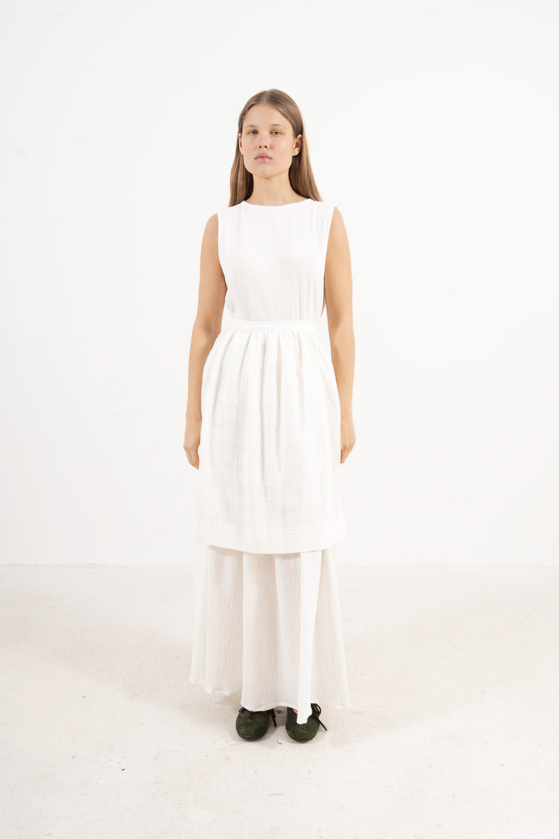 Front view of the MOCHA Le Tablier mid apron made from pure cotton fabric with tie straps against a white studio background.