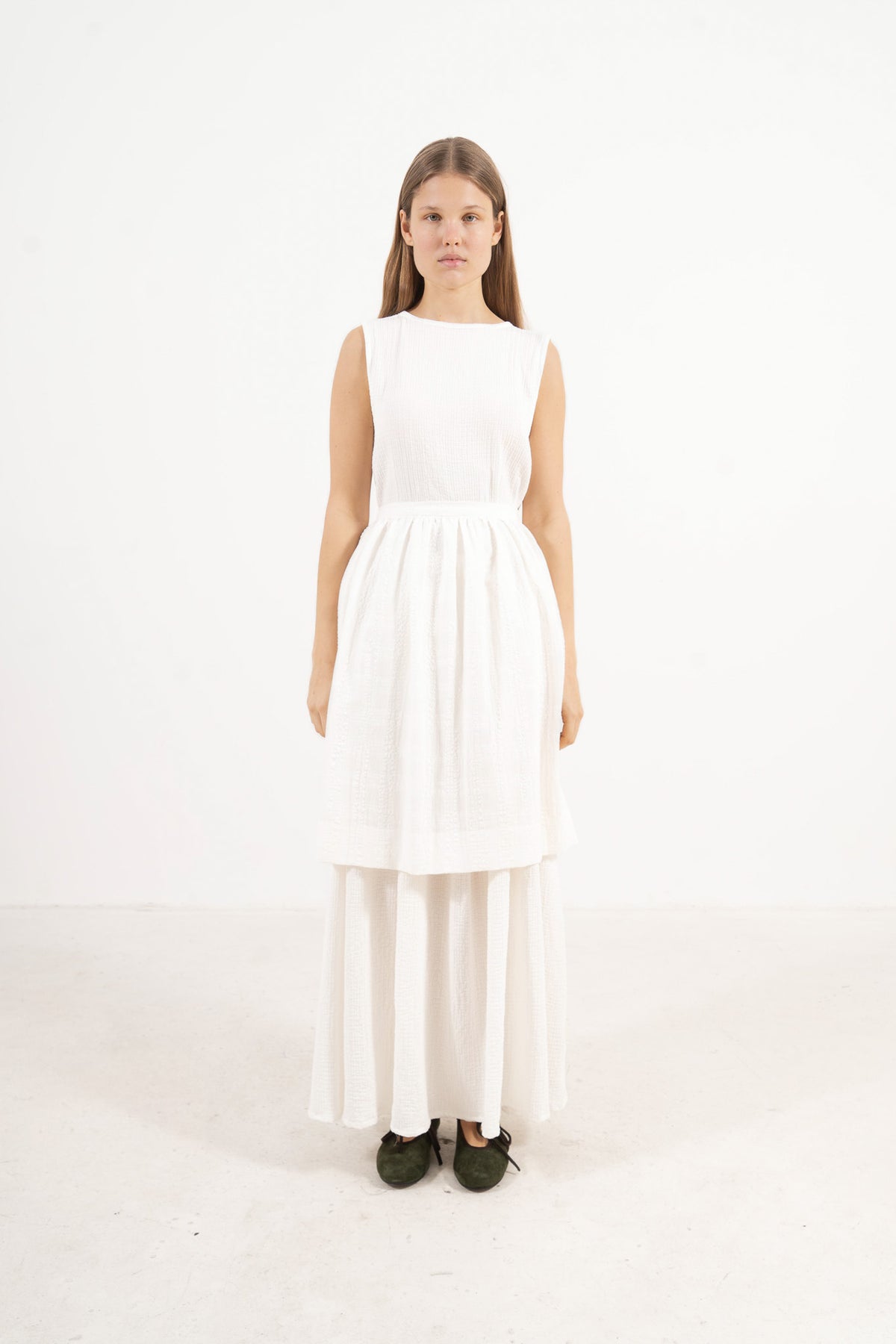 Front view of the MOCHA Le Tablier mid apron made from pure cotton fabric with tie straps against a white studio background.