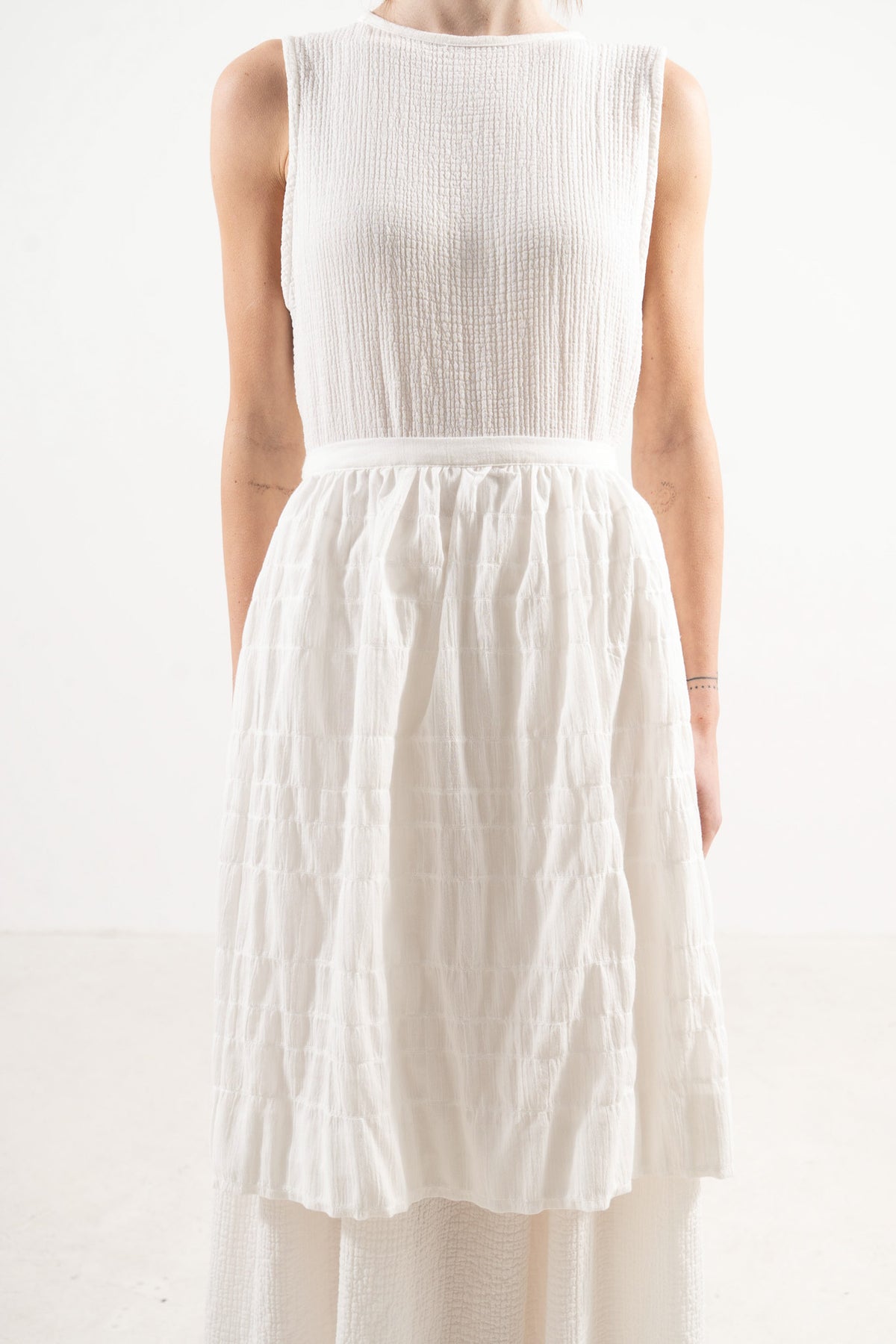Detailed close-up focusing on the premium pure cotton weave and soft living texture of the MOCHA Mid Apron.