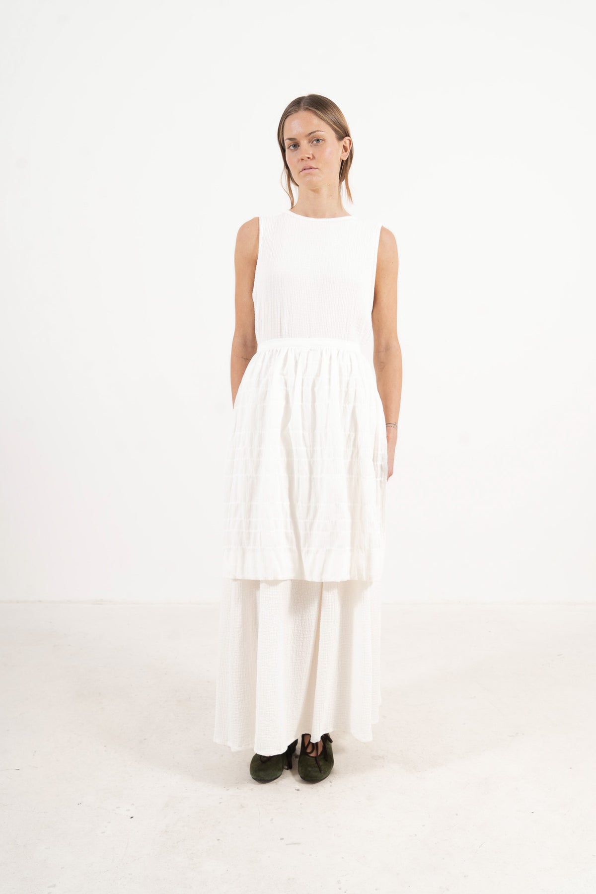Le Tablier Mid Apron from the POÈME La Cuisine line by MOCHA, highlighting the clean silhouette and delicate volants in a front lookbook view.