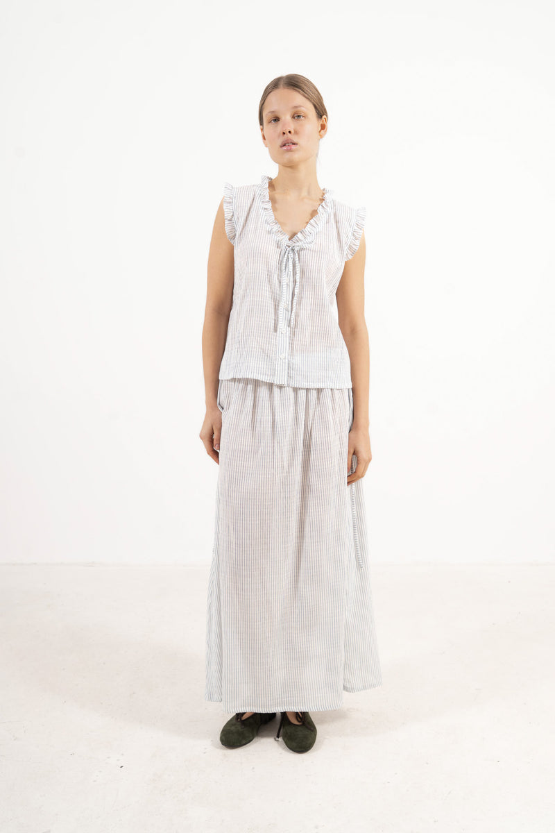 Front view studio portrait featuring a model in the Rosy Set by MOCHA, capturing its effortless elegance, airy lightness, and graceful style.
