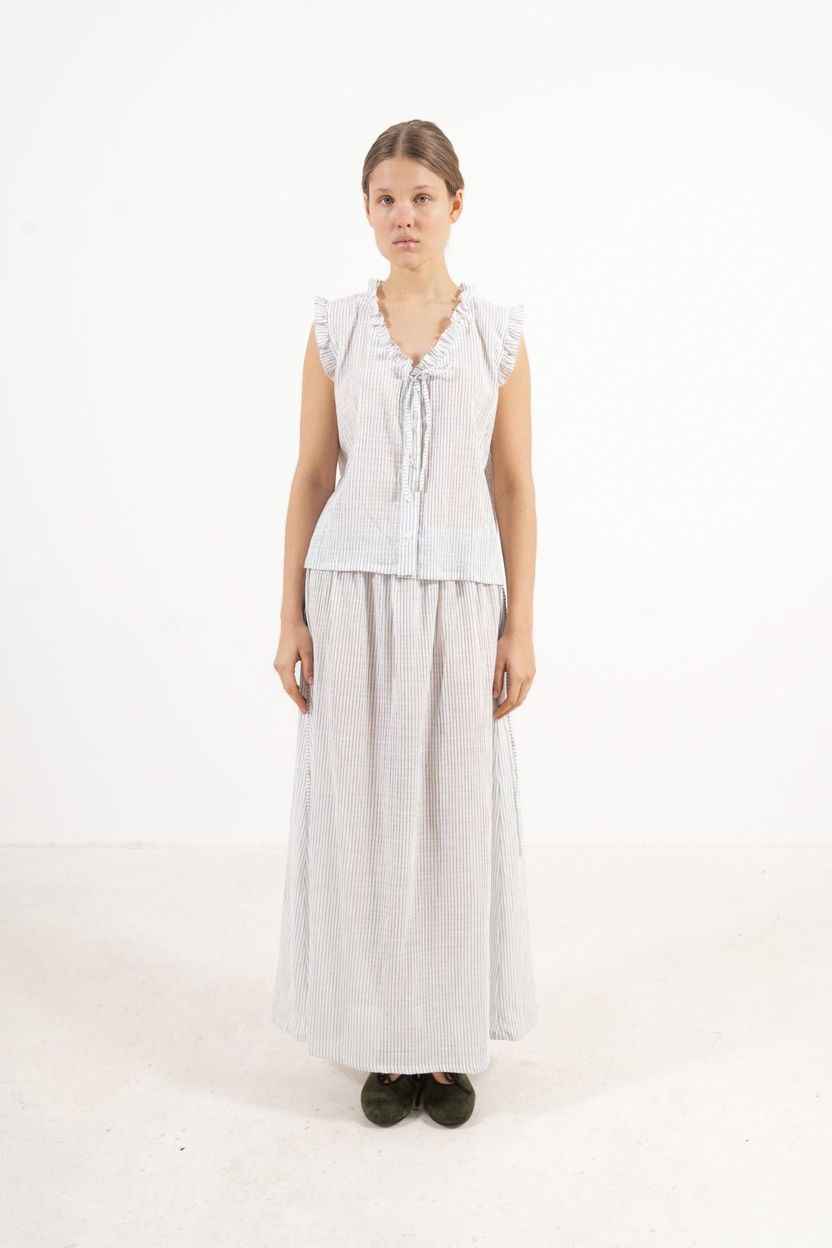 Front view studio portrait featuring a model in the Rosy Set by MOCHA, capturing its effortless elegance, airy lightness, and graceful style.